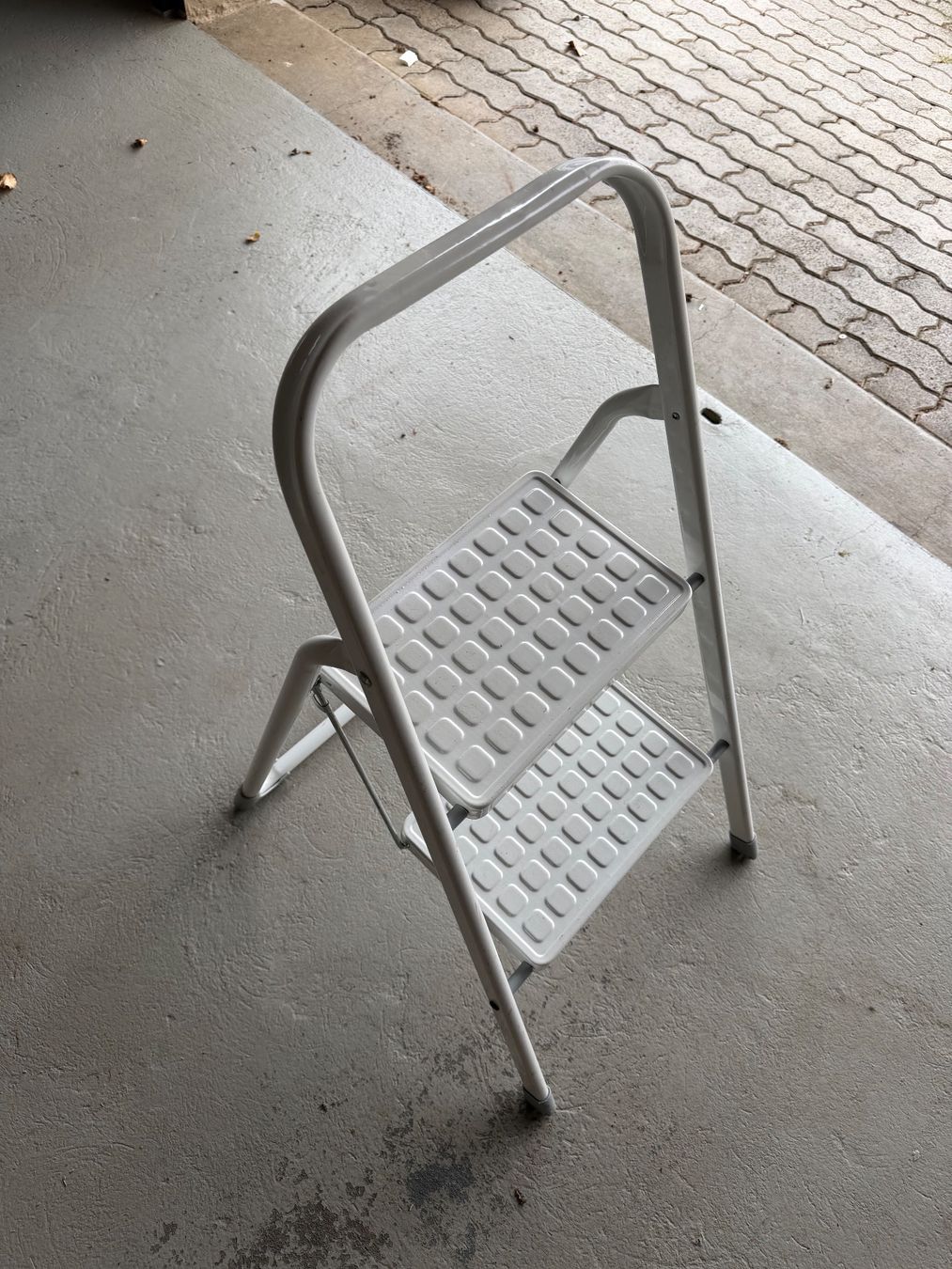 Scale: Trittleiter weiss 2 Stufen gebraucht – Usato da Duggingen venduto da Ysvogel