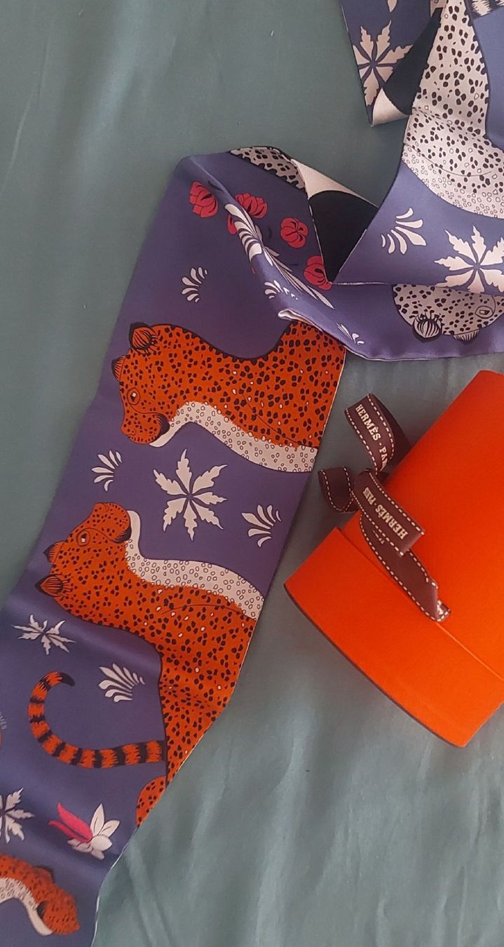 Hermès Foulards & écharpes: Twilly "Les Léopards" Hermès, Neuf – Neuf avec emballage d'origine à Genève par s_t_z8jl
