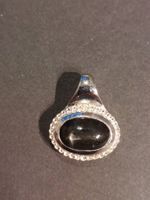 Anhänger mit liegendem schwarzem Stein, Sterlingsilber