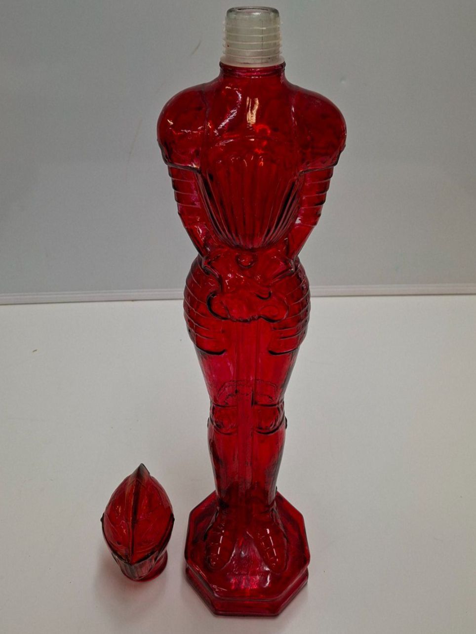 Altro in Stoviglie & Bicchieri: Rote Ritterflasche aus Glas – Usato da Wettingen venduto da Wendemarket 1