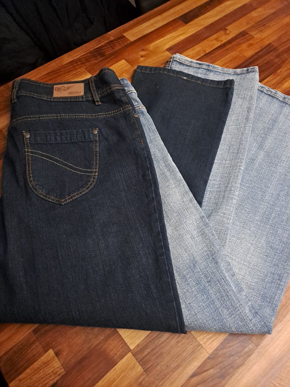 Arizona Jeans: 2x Jeans und eine gratis dazu Gr.48 – D'occasion à Emdthal par kasira