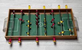 Ancien baby-foot vintage en bois