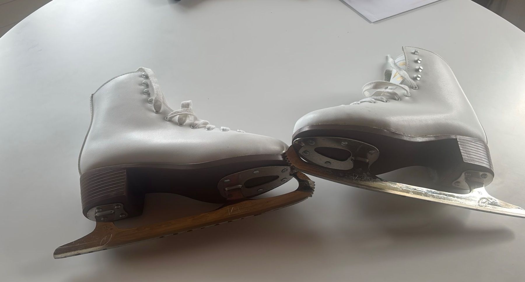 Graf Pattini da ghiaccio: Graf Davos Gold Eiskunslaufschuhe Grösse 39 – Usato da Stäfa venduto da goldglitzer 4