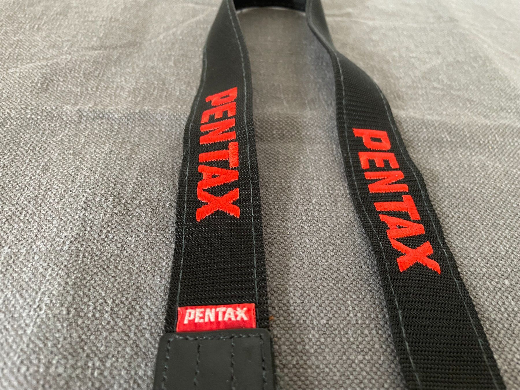 Altri Accessori: Sangle de cou Pentax – Usato da Petit Lancy venduto da gil_hr6v 2