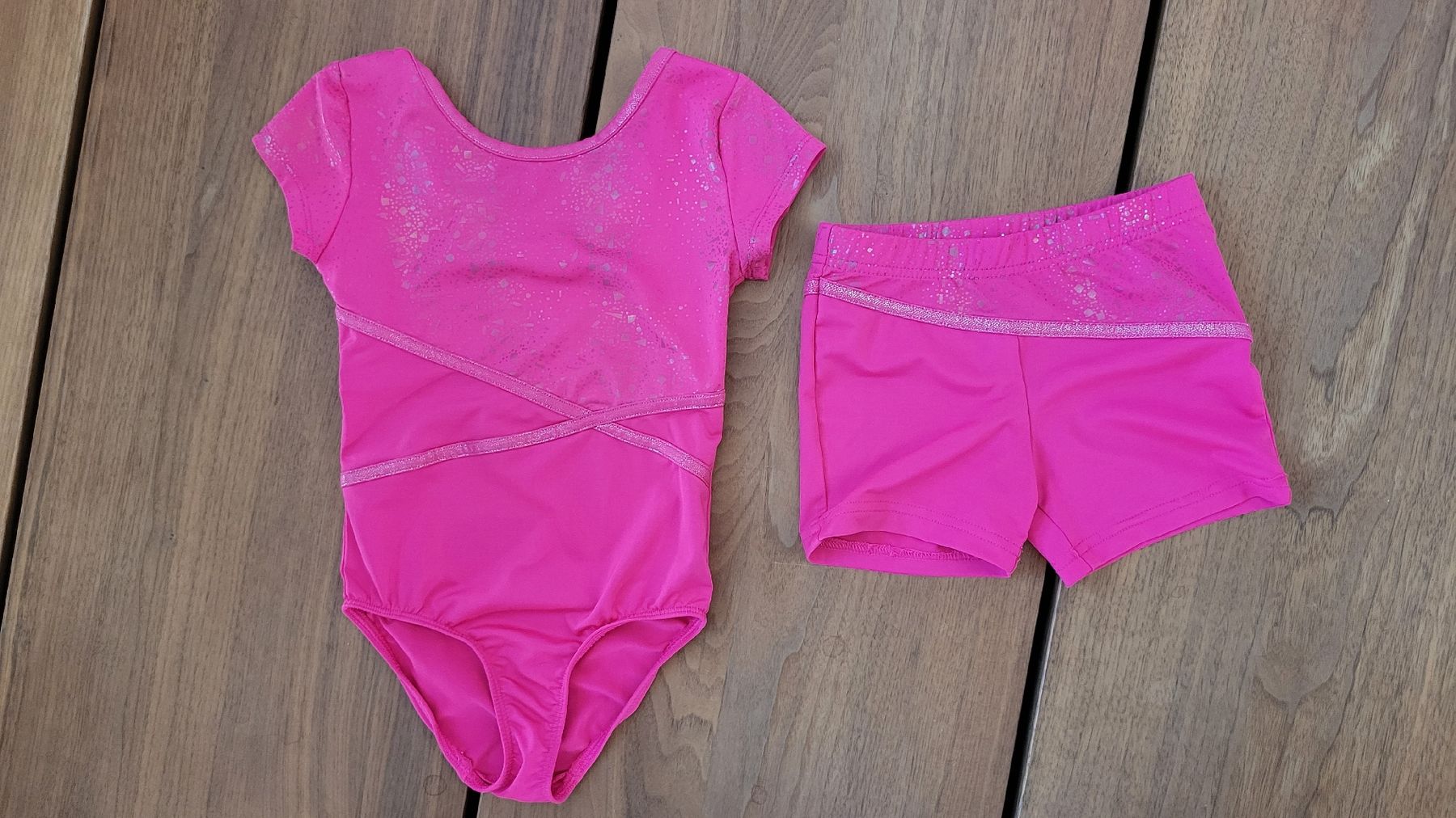 Anzüge: Turndress mit Hösli ca. Gr. 116 – Gebraucht aus Meierskappel von Melebo
