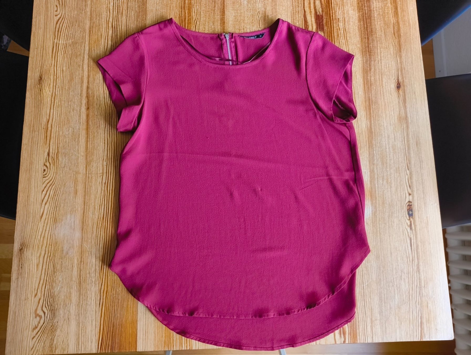 Vero Moda Blusen: Bordeauxrote Damen Bluse – Gebraucht aus Zürich von san_7jn8