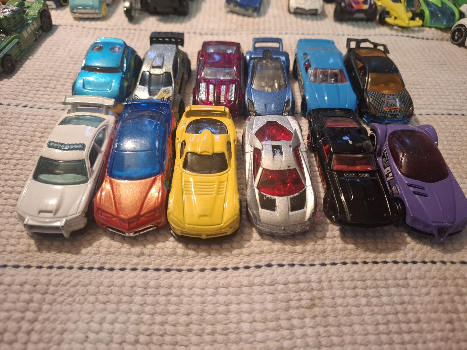 Hot Wheels Giocattoli: Hot  Wheels 12 stuck – Usato da Motto Blenio venduto da Vigio