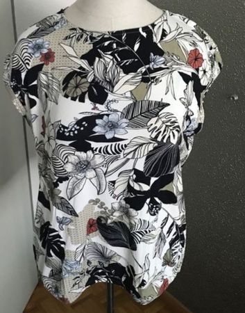 Bonita-Shirt, Gr. 44/46, Floral-Druck neuwertig