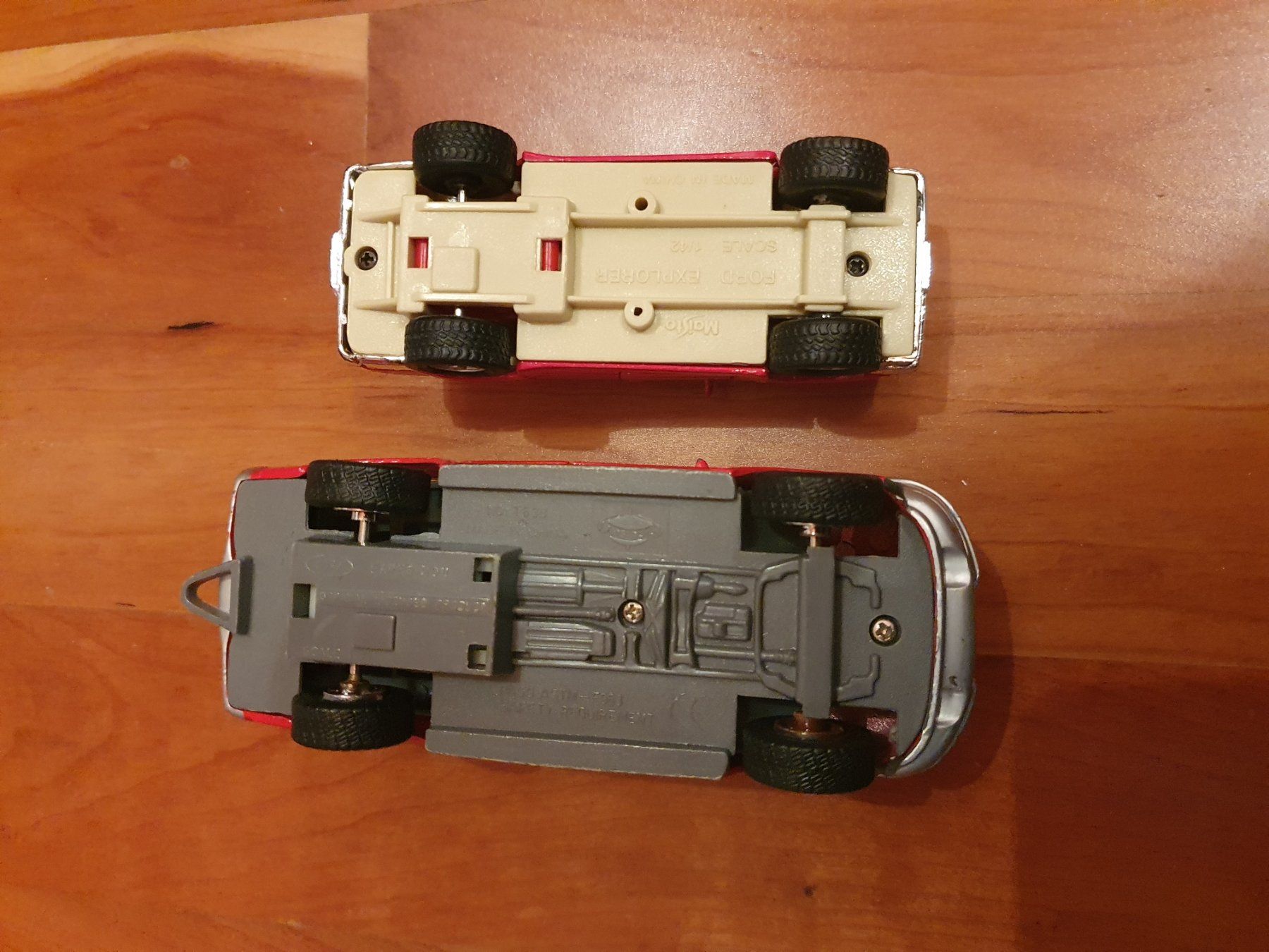 Ford Modellini d'auto: Ford SUV - 2 Stück – Usato da Triesen venduto da platzproblem1 7