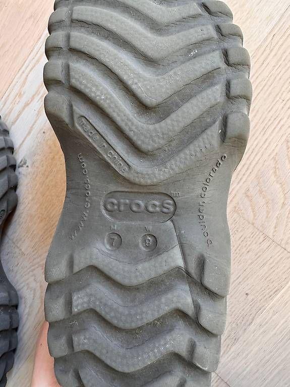 Crocs Scarpe per ragazzi: Grün gemusterte Crocs – Usato da Arlesheim venduto da dan_vv9f 3