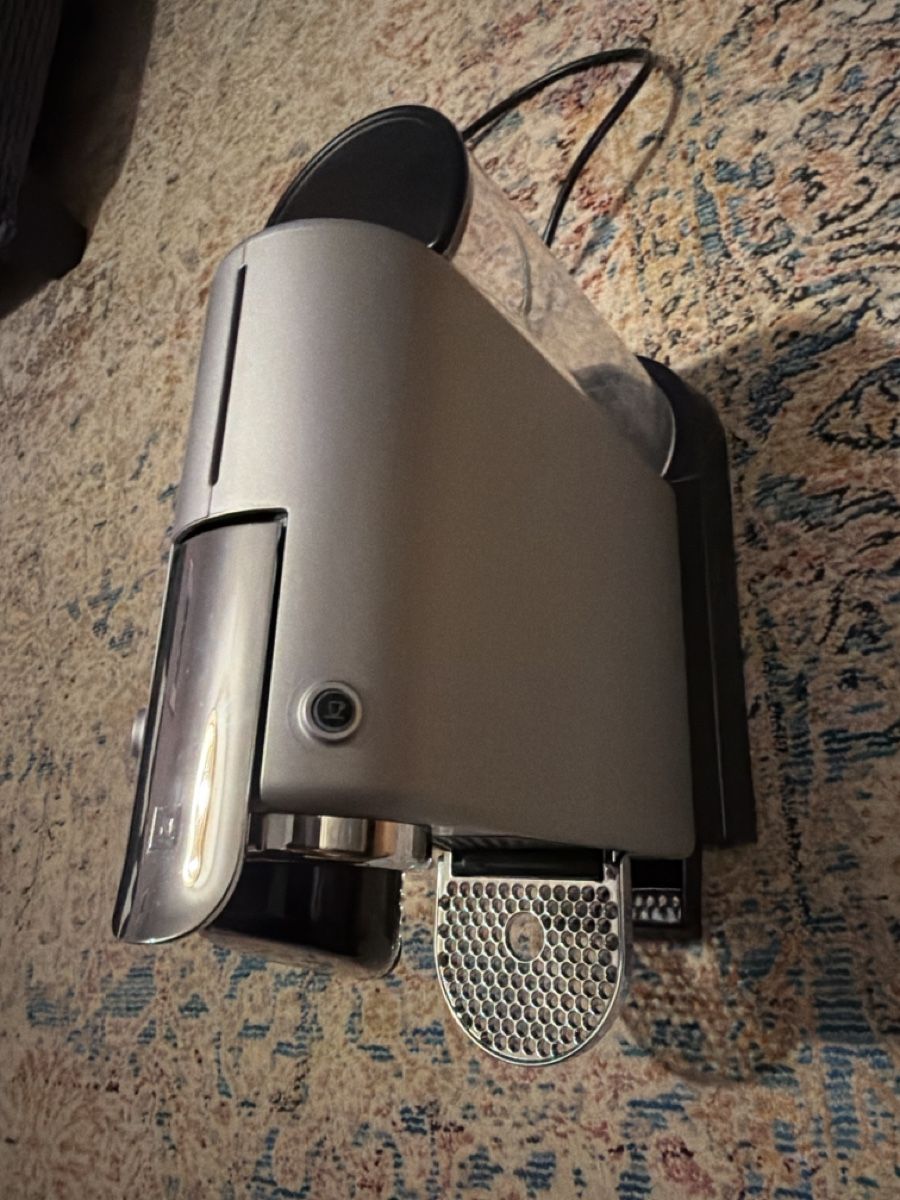 Nespresso Kaffeemaschinen & Espressomaschinen: Kaffeemaschine Nespresso Pixie silber gebrauchter Zustand – Gebraucht aus Wahlen b. Laufen von Salome7 3