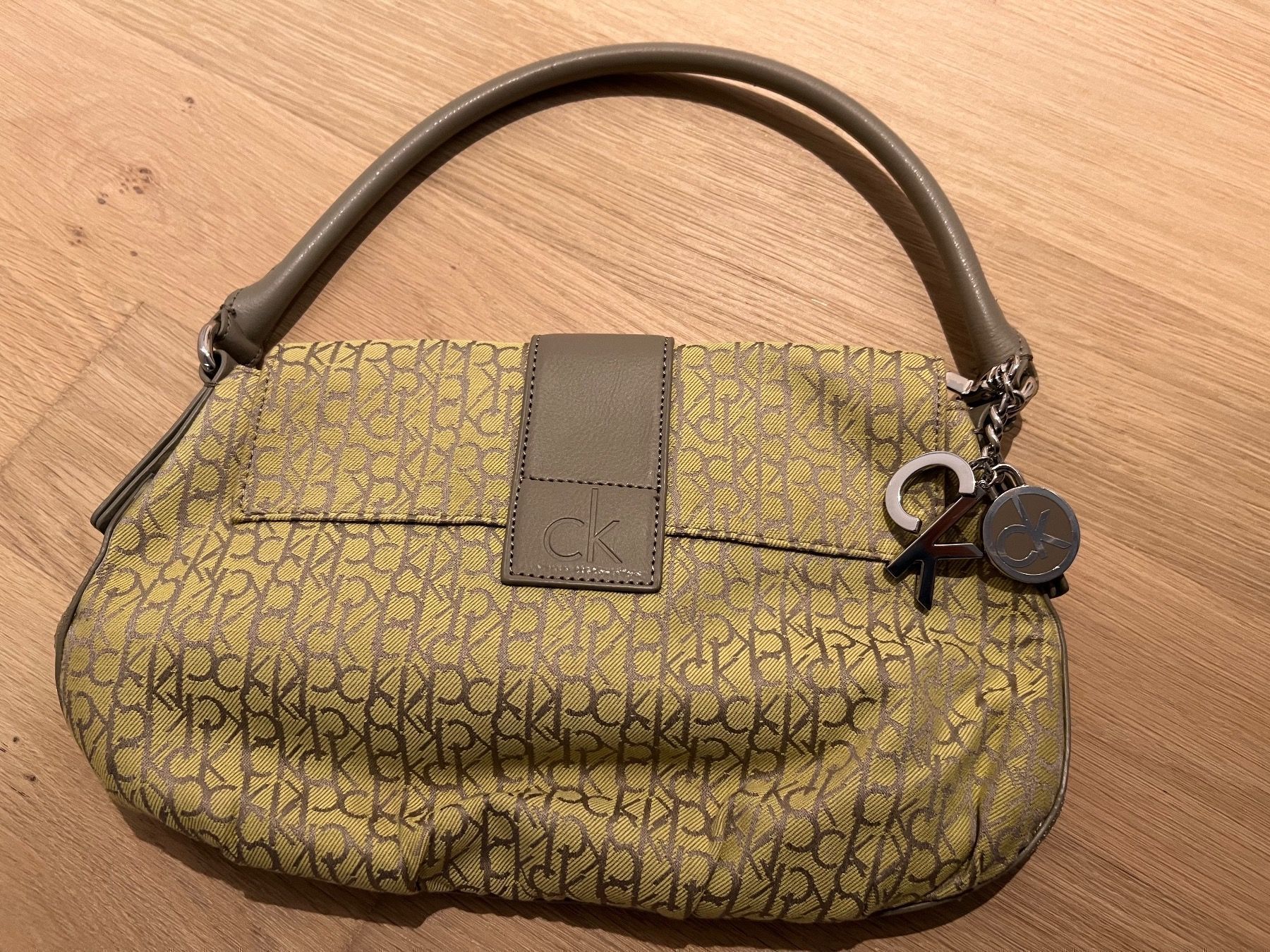 Calvin Klein Sacs femmes: Calvin Klein Handtasche – D'occasion à St. Gallen par mirnes84 3