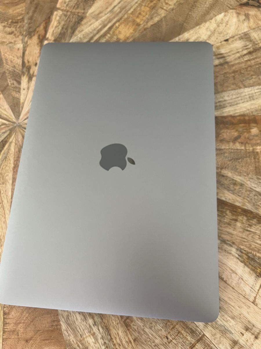 Apple Notebook: Apple MacBook Pro Notebook grau mit Gebrauchsspuren – Usato da Thun venduto da ana6777 2