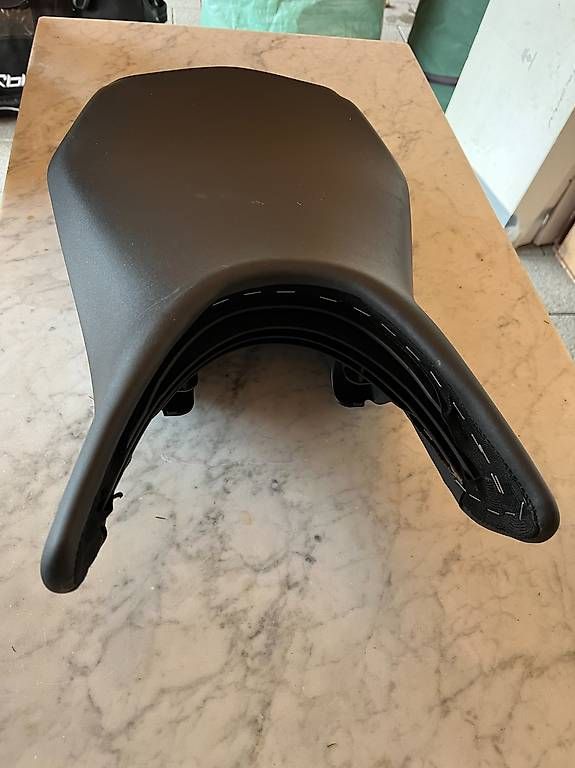 BMW Alle Motorradersatzteile: Sitzbank BMW R 1250 R – Gebraucht aus Toffen von Topcase850 1