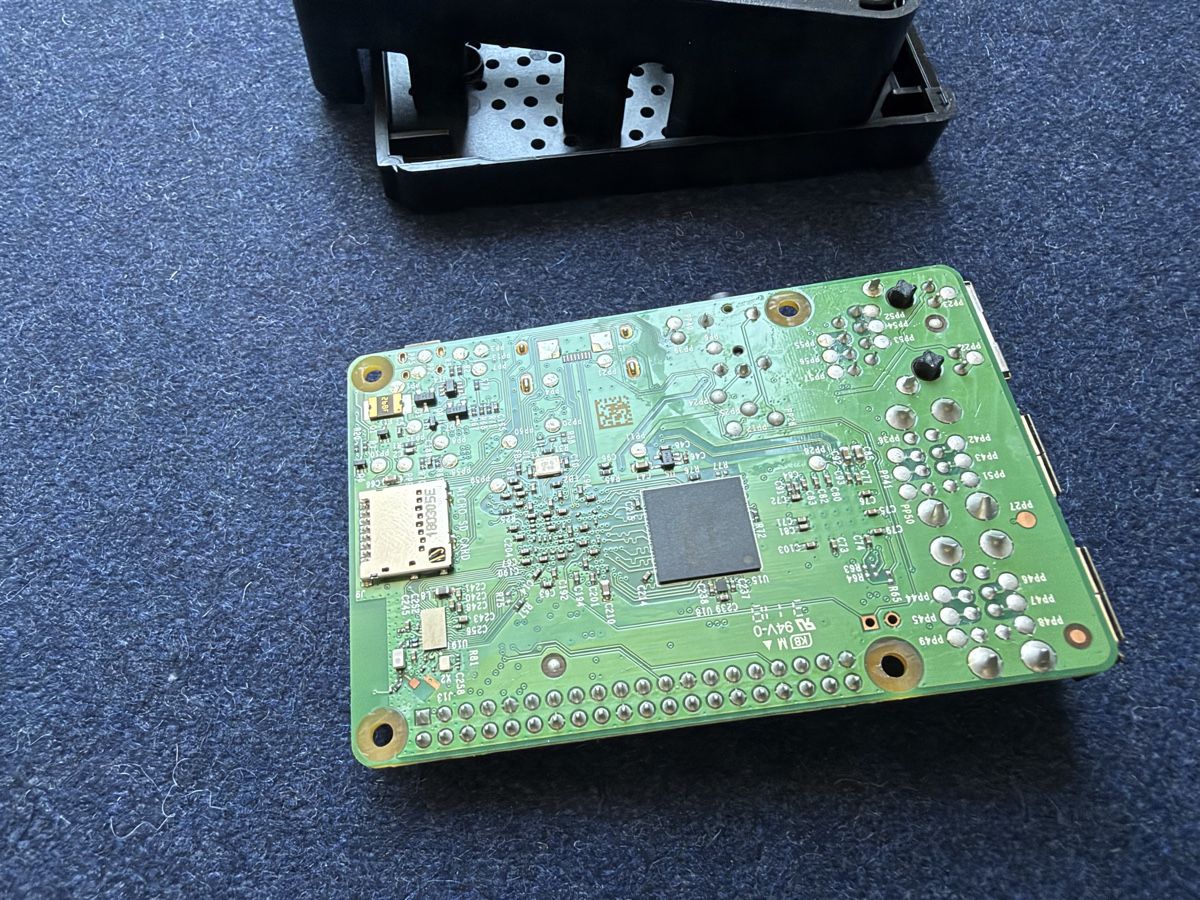 Raspberry Pi PCs: Raspberry Pi 3 B – Gebraucht aus Zürich von jankais3r 1