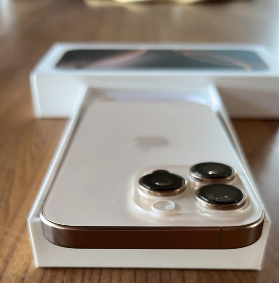Apple Telefoni cellulari / Smartphones: iPhone 16 Pro 128 Go Titane Sable (boîte & câble) Comme neuf – Usato da Mies venduto da Naomita 3