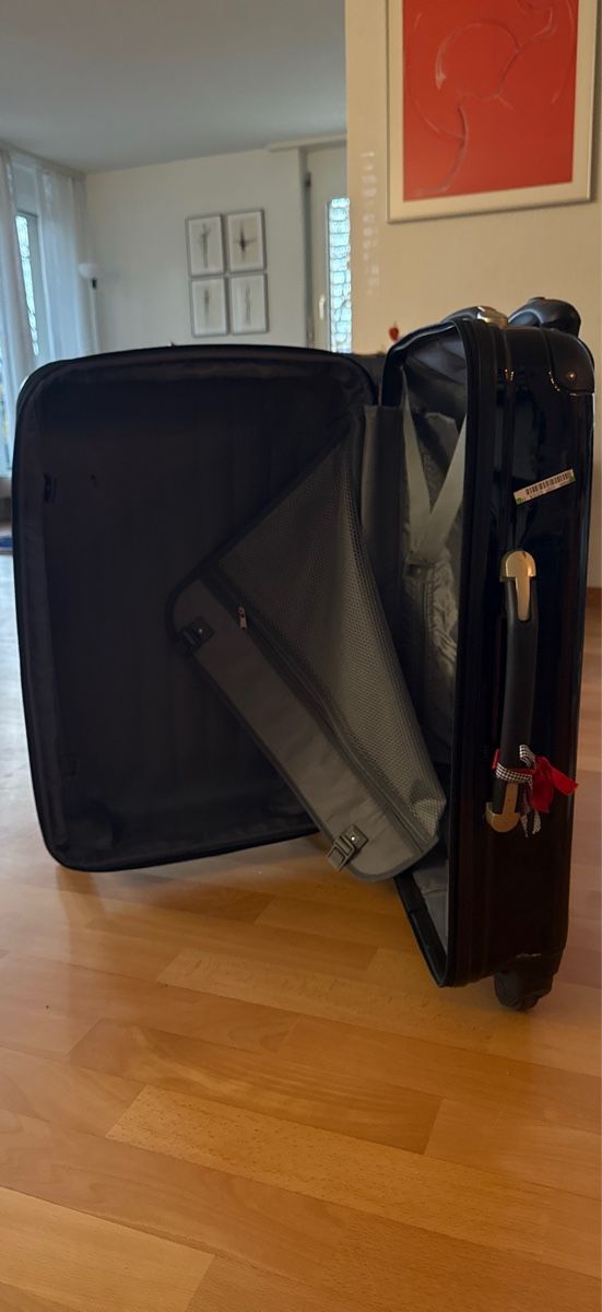 Valises de voyage: Koffer schwarz Cabin Grösse mit Rollen – D'occasion à Bern par fab_tx65 2