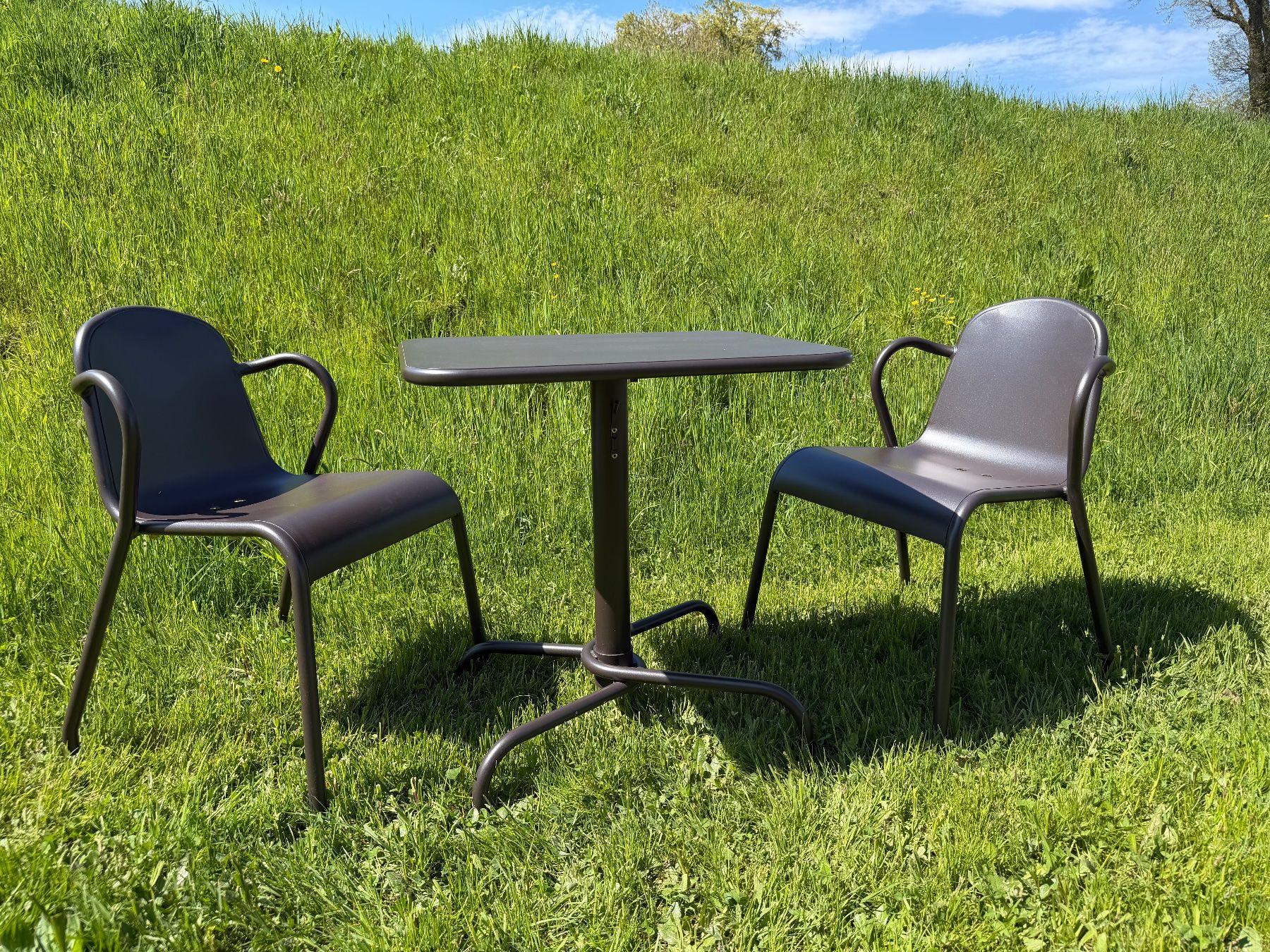 Ikea Set di tavolo e panche: Gartenmöbel-Set, Tisch und zwei Stühle – Usato da Frauenkappelen venduto da Meler7 1