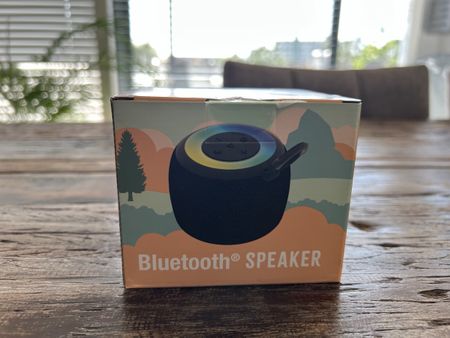 Tragbarer Bluetooth Lautsprecher mit Licht, neu