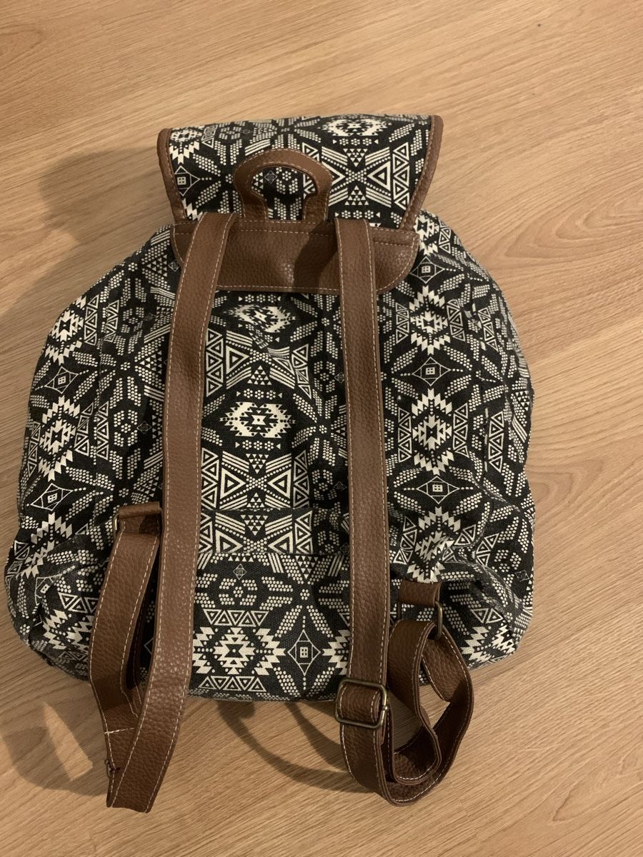 Zaini: Trendiger Rucksack schwarz/weiss mit Muster – Nuovo (secondo la descrizione) da Solothurn venduto da amelie.br 2