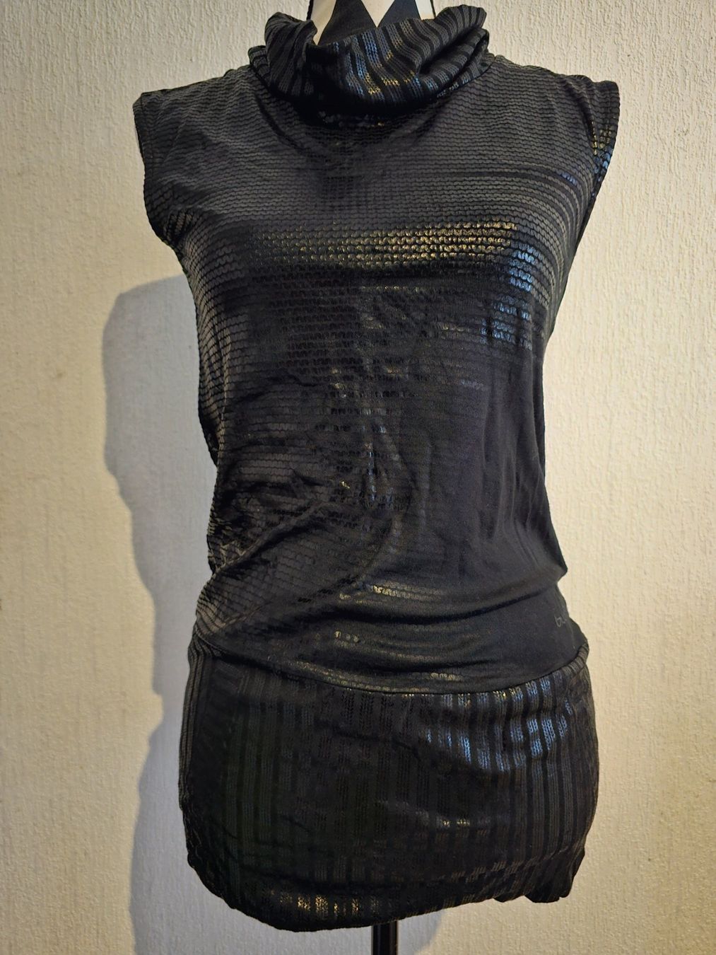 T-shirt: T-shirt noir de la marque Byblos – Nuovo (secondo la descrizione) da lausanne venduto da mariamimib