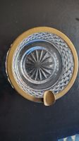 Cendrier en verre taillé avec monture en laiton ancien