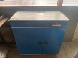 Meuble d'atelier robuste avec rangement, occasion!