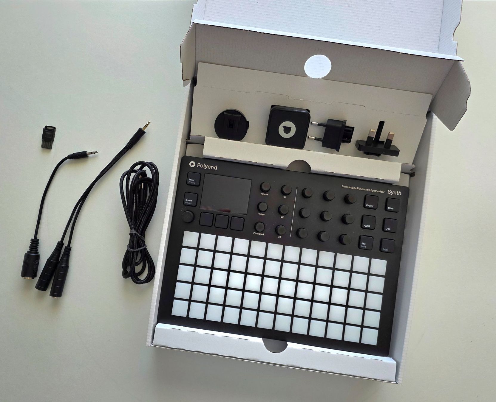 Strumenti musicali: Polyend Synth, 3 fach Synthesizer – Usato da dietikon venduto da Pfann1 1
