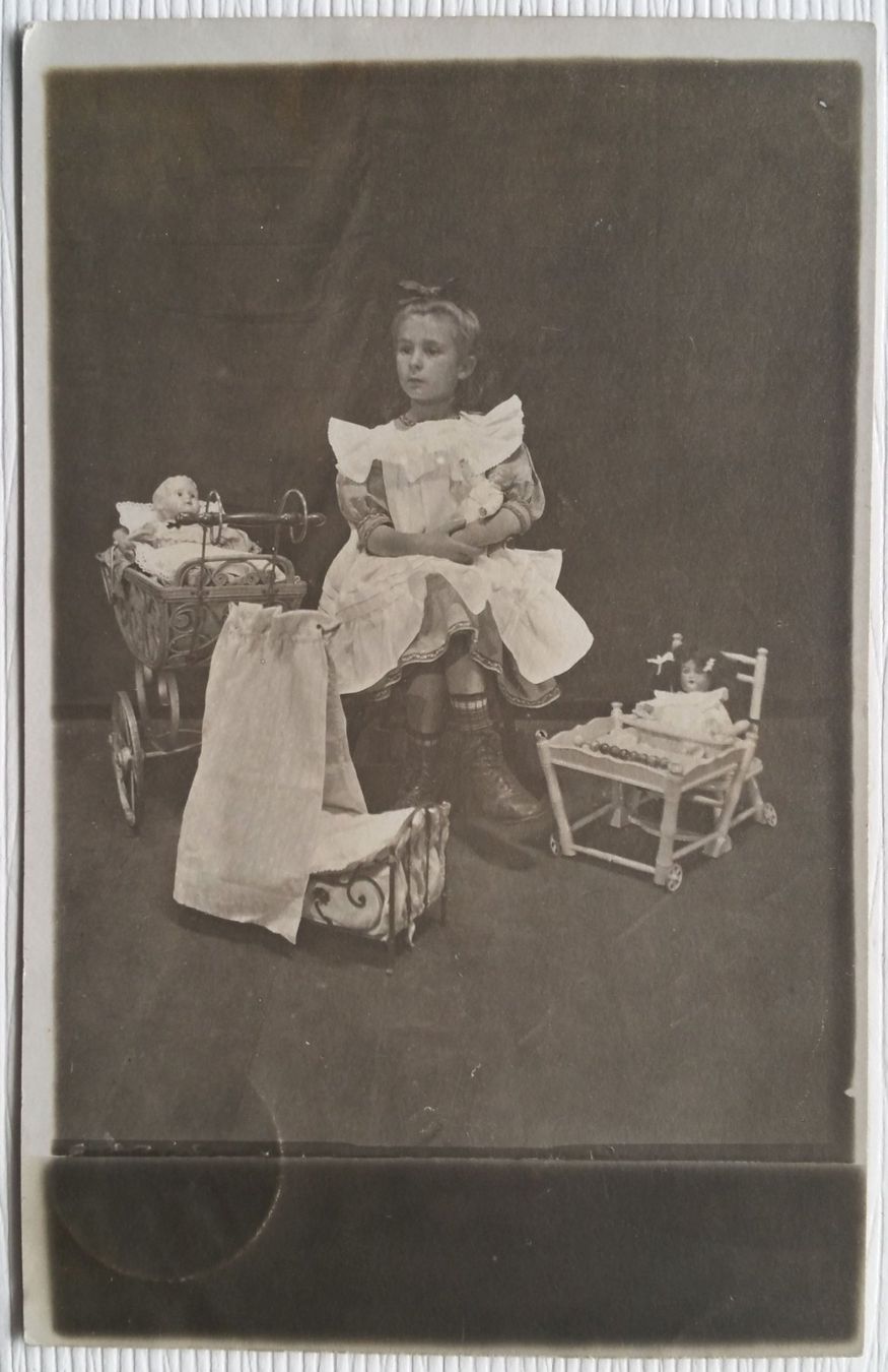 Cartoline postali: AK Ansichtskarte, Mädchen mit Puppe (IX), 1909 – Usato da Oberriet SG venduto da Manick