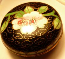 SEHR SCHÖNE CLOISONNÉ DOSE,---ANTIK,--5,5 CM RUND