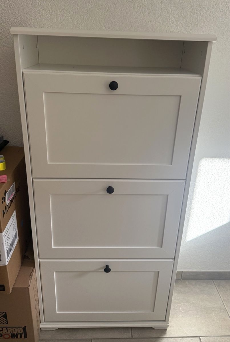 Ikea Schränke: Weisser Schuhschrank mit 3 Klappen – Gebraucht aus Altendorf von _luca7.11