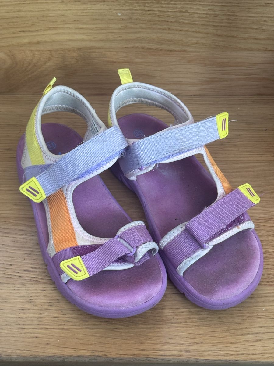 Chaussures filles: Mädchen Sandalen Gr. 33 – D'occasion à Wädenswil par dorodi
