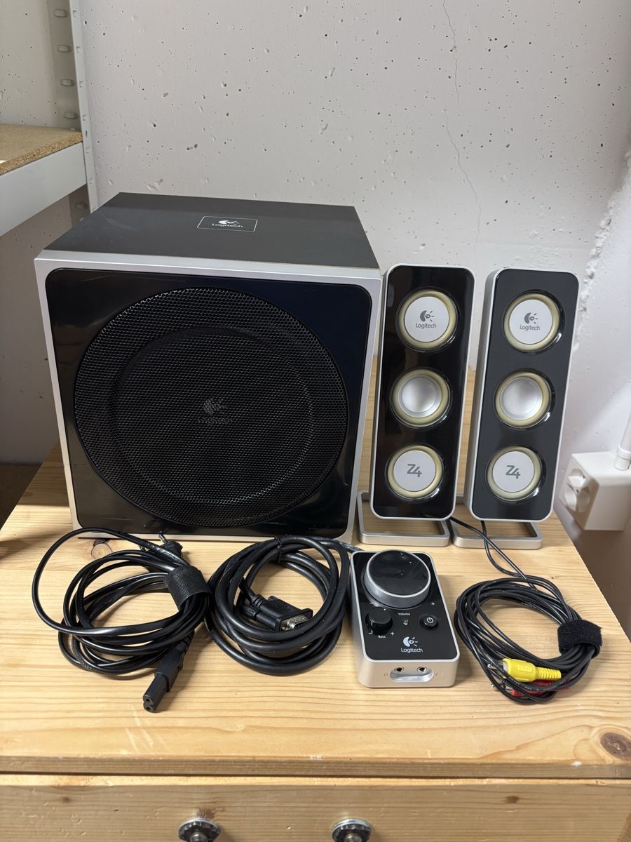 Logitech Lautsprecher: Logitech Z4 Soundsystem 2.1 mit 40 Watt RMS – Gebraucht aus Sarnen von Alleniver7