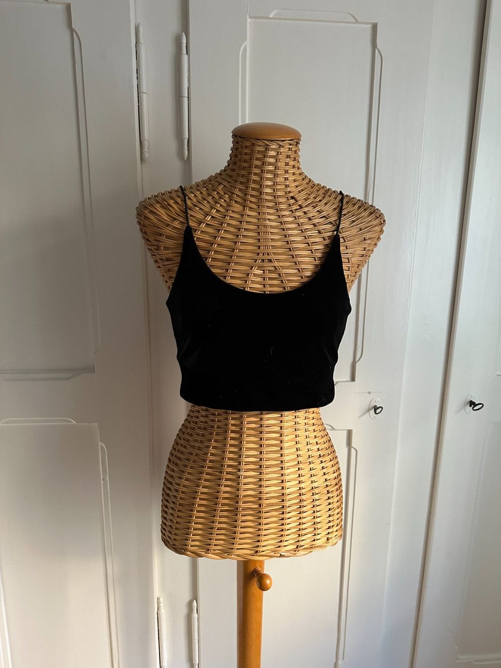 Mango Top: MANGO - Cropped Samt Top schwarz XS/S – Usato da Zürich venduto da Diazaio