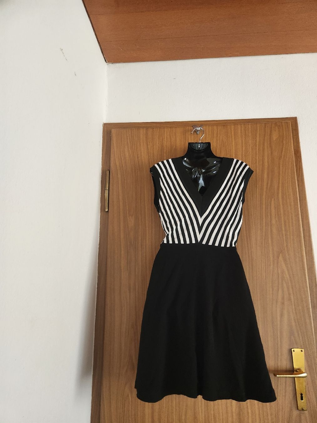 Sandro Robes: Robe Sandro Paris rayée noir et blanc taille S  – D'occasion à Niedergösgen par Eva2410 1