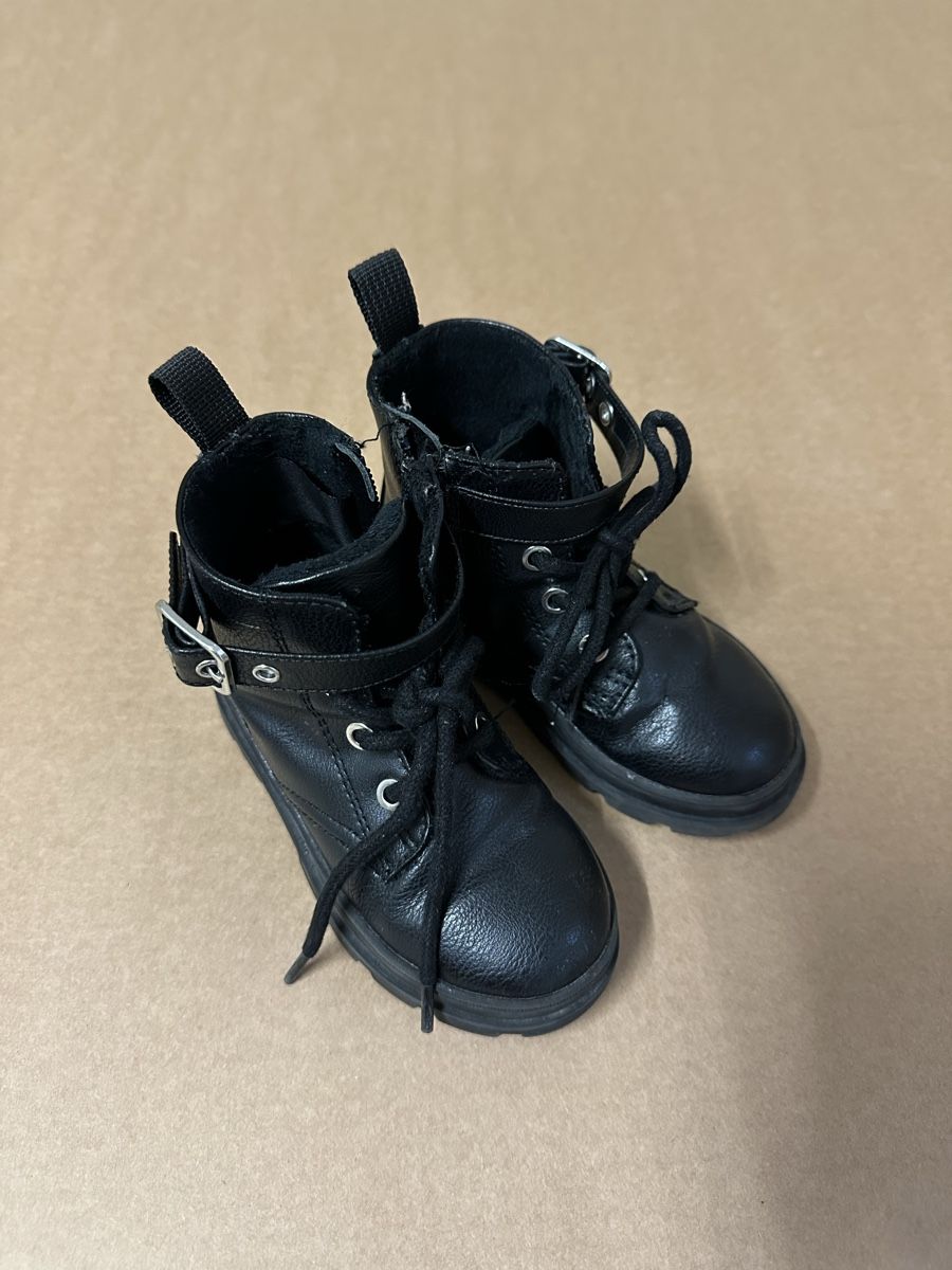 H&M Scarpe per ragazzi: Kinderschuhe H&M Gr. 23 – Usato da Mels venduto da pedromiguel_12 1