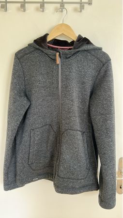 Graue Strickjacke mit Kapuze - Perfekt für den Herbst!