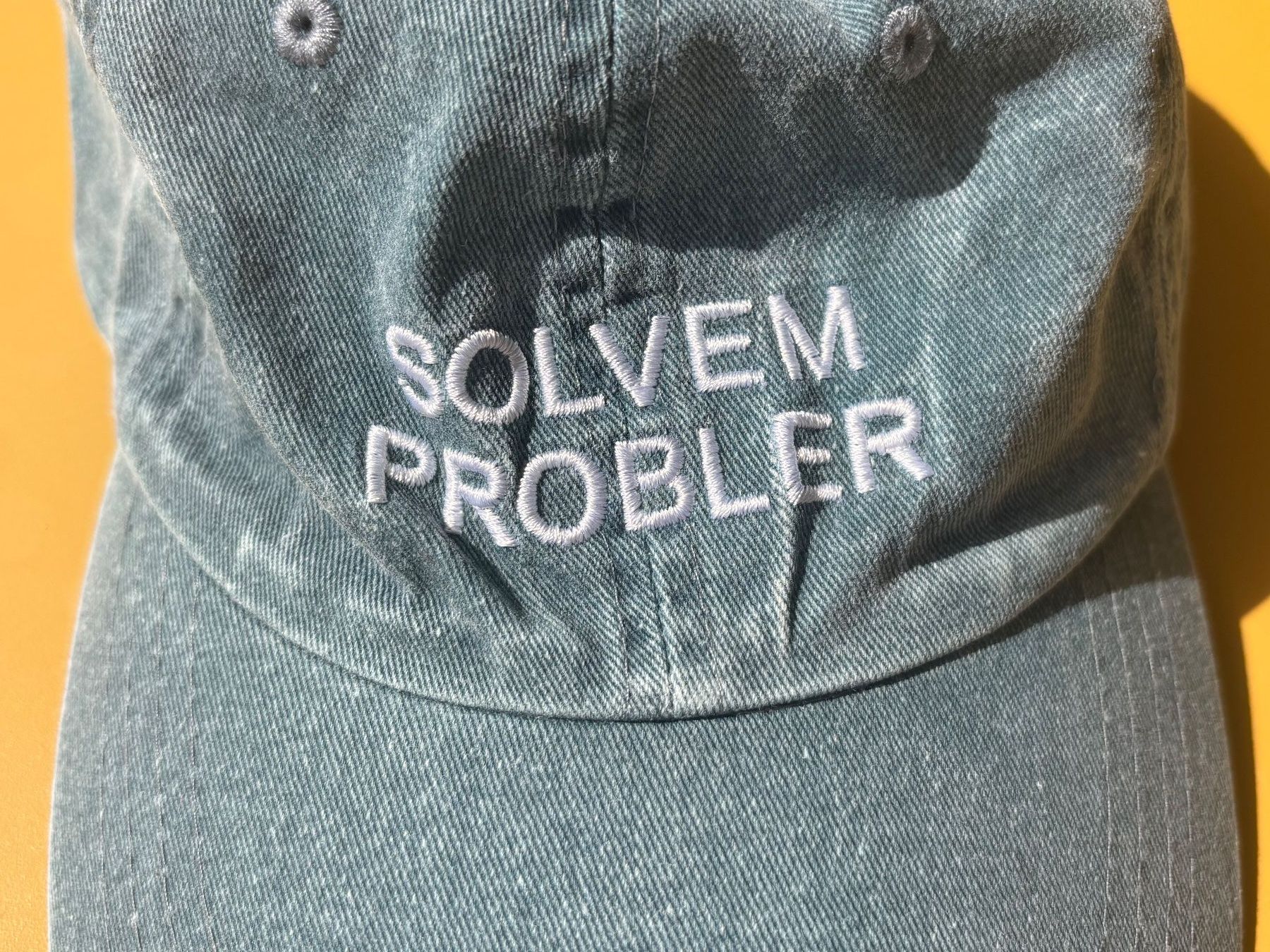 Chapeaux, bonnets & casquettes: ALTRU "SOLVEM PROBLER" Cap Gr. One Size – D'occasion à Zürich par missmodernage 1