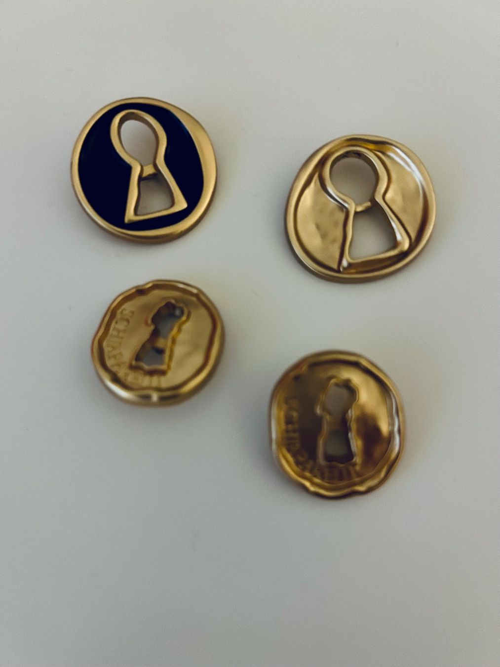 Boutons: Vintage Button Knöpfe Schiaparelli – Neuf (Voir description) à Zürich par Ferienan 1