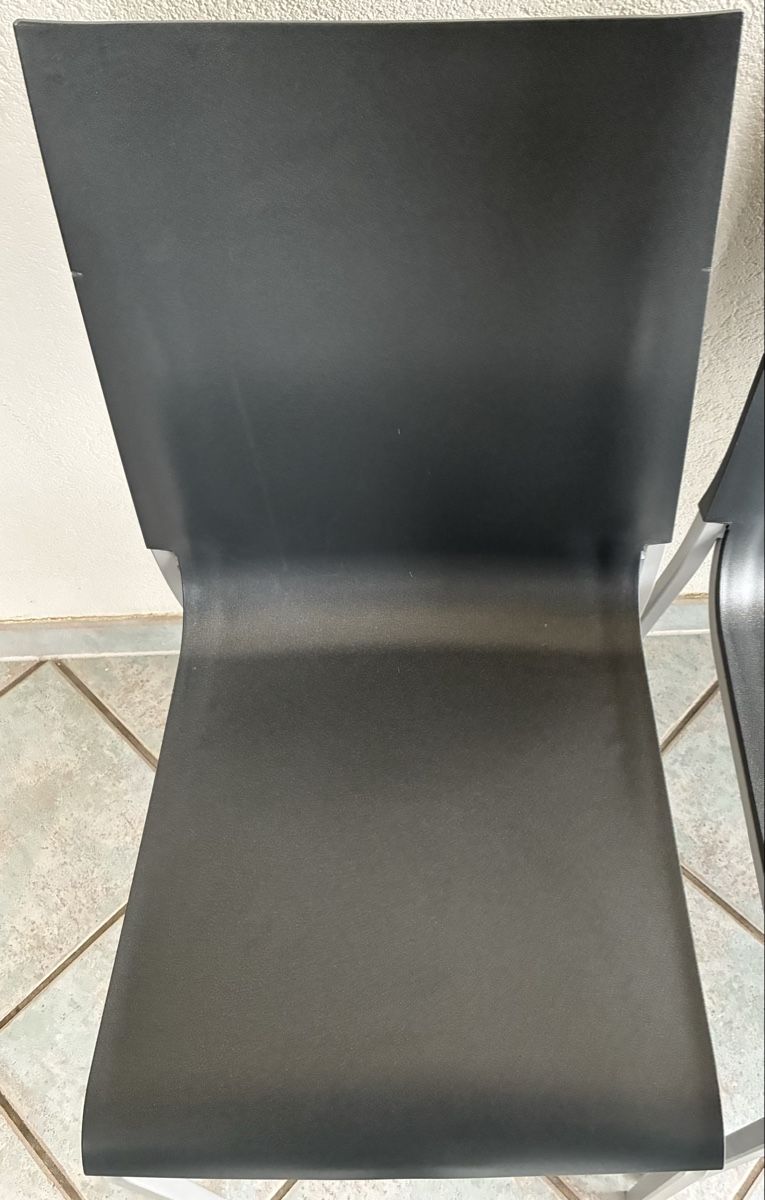Set tavolo e sedie: Table à manger + 4 chaises – Usato da Courgenay venduto da hertzogg 5