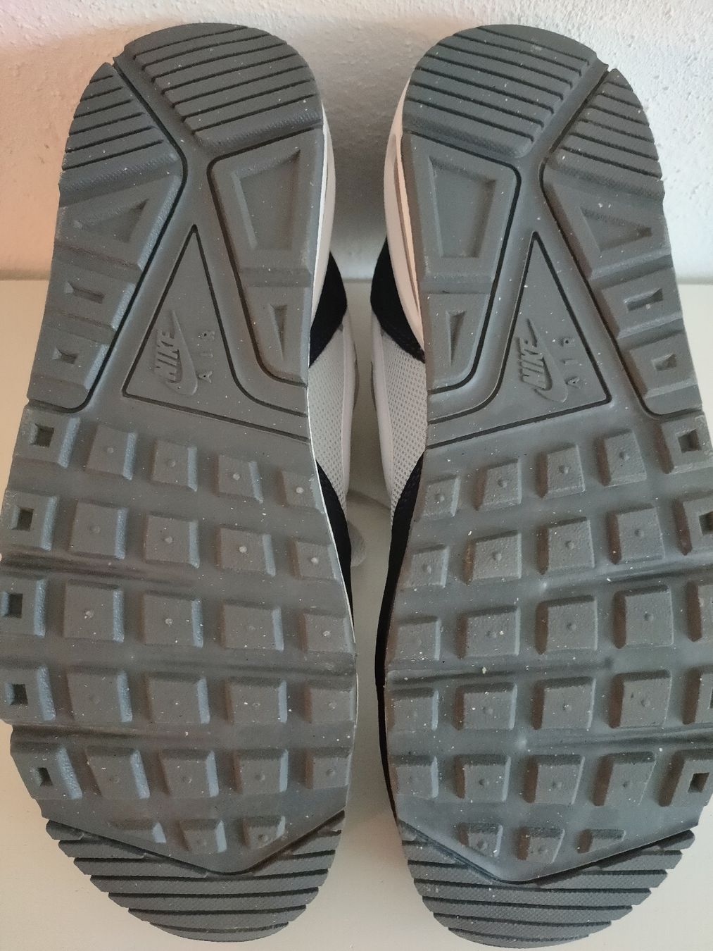 Nike Scarpe da uomo: NIKE AIR , einmal getragen, fast neuwertig – Usato da Romanshorn venduto da Pebombua69 4