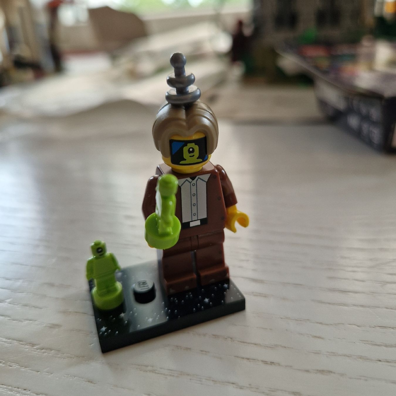 Lego Figuren: Lego Minifigur Serie 26 Alienjäger 71046 – Gebraucht aus Birmenstorf AG von Sonderbund