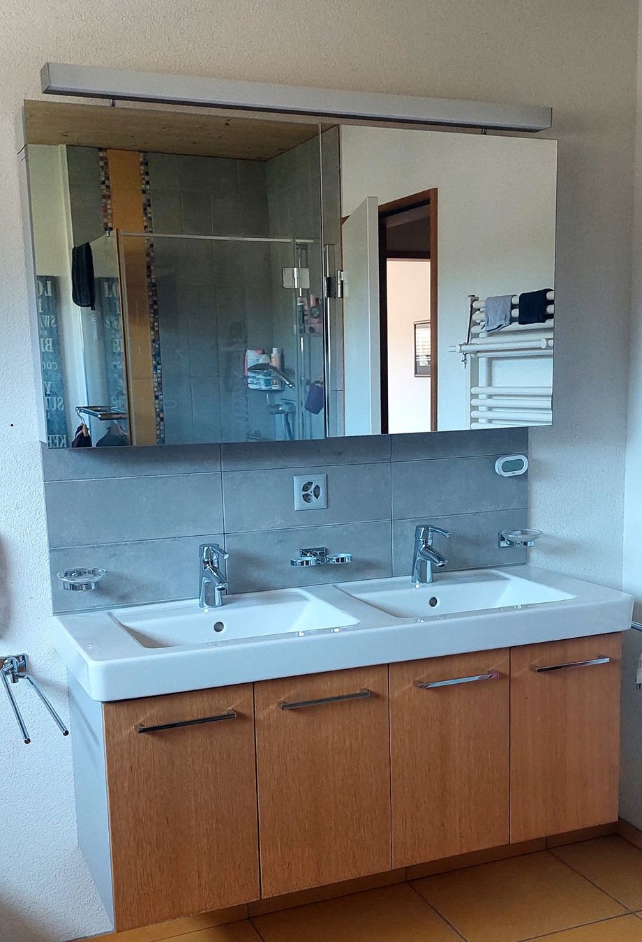 Badewannen: Badezimmer Möbel – Gebraucht aus Ormalingen von psc_x9hj 1