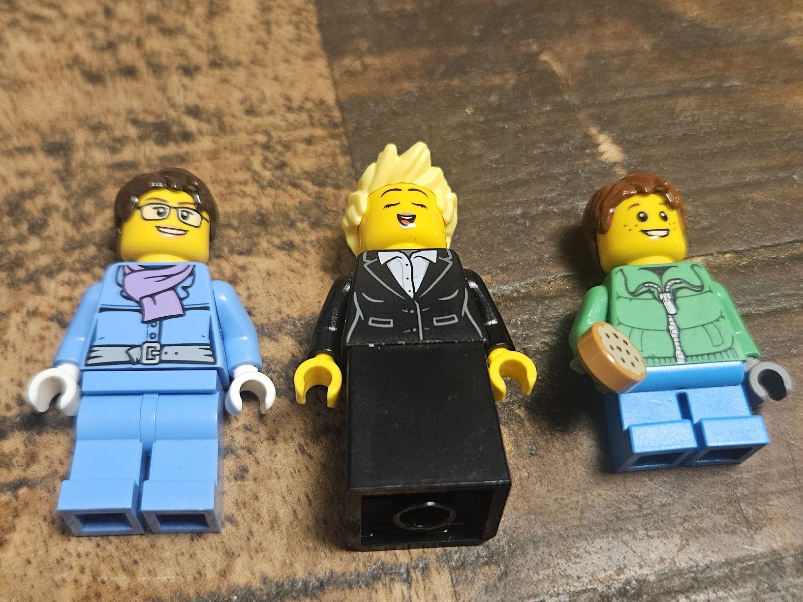 Lego Kit di costruzioni: lego lot de 3 figurines – Usato da Confignon venduto da Ecrofigs