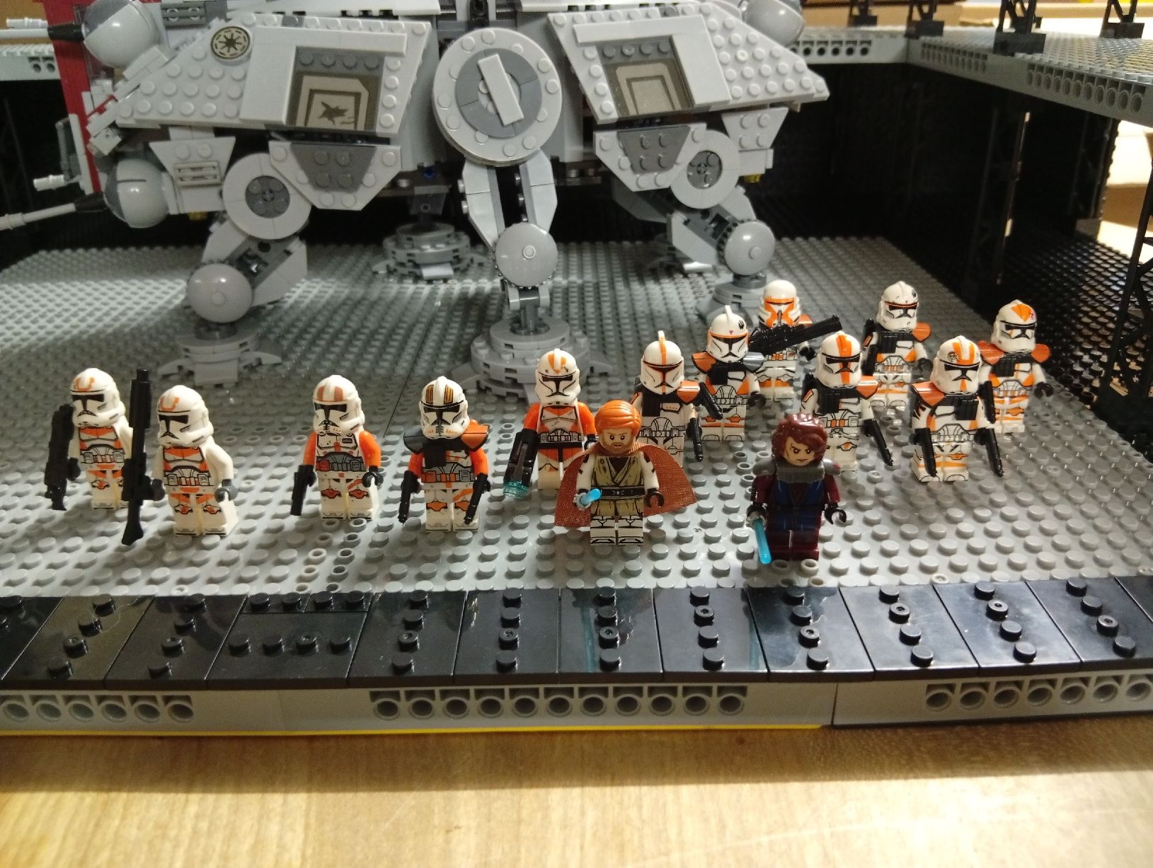 Kit di costruzioni:  Star Wars AT-TE  mit Custom Minifiguren  – Usato da Trun venduto da kawak1 1