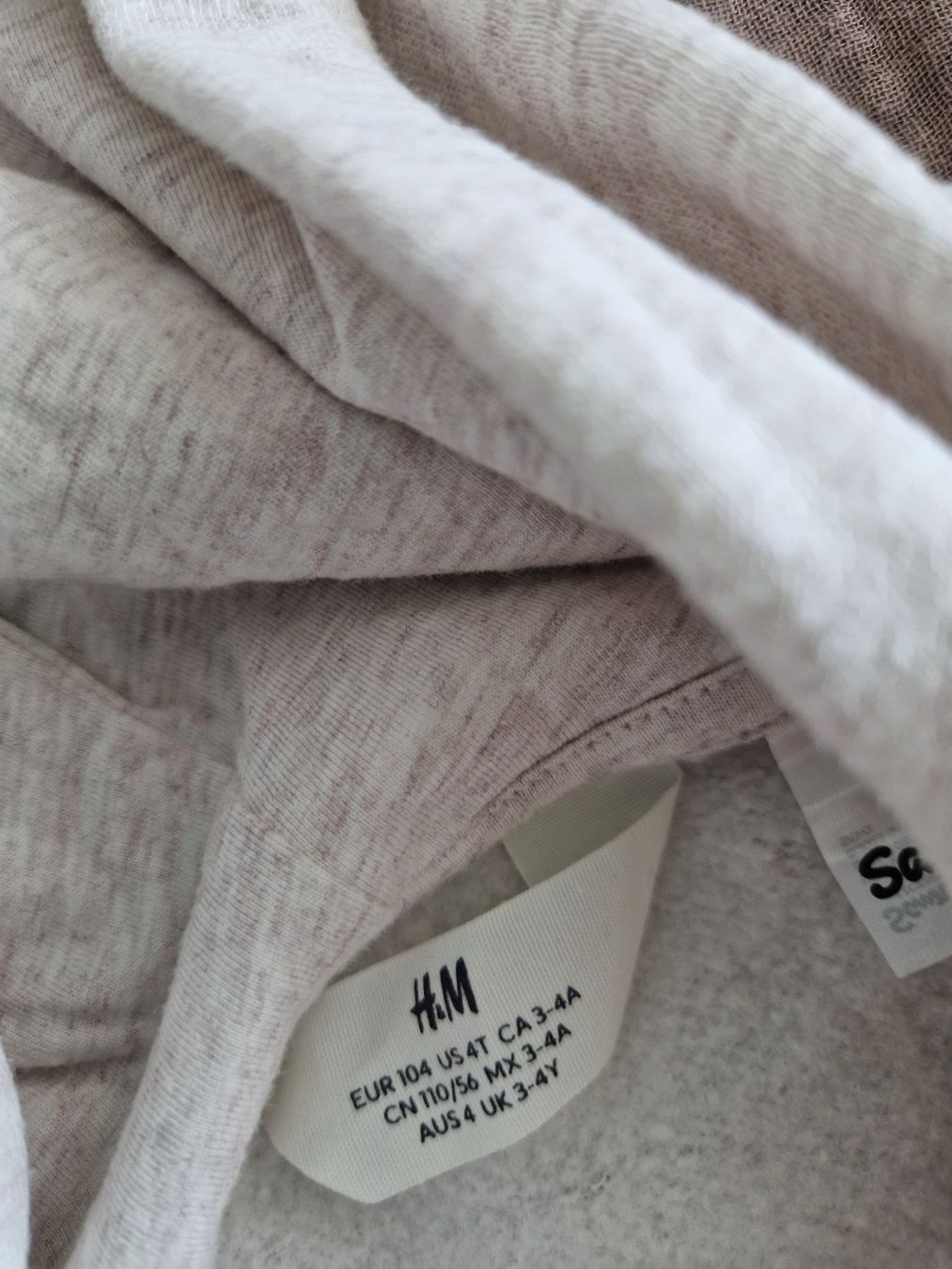 H&M Pulls et sweat-shirts: Long Pullover grösse 104 Hello Kitty – D'occasion à Heimberg par Eleanor20 1