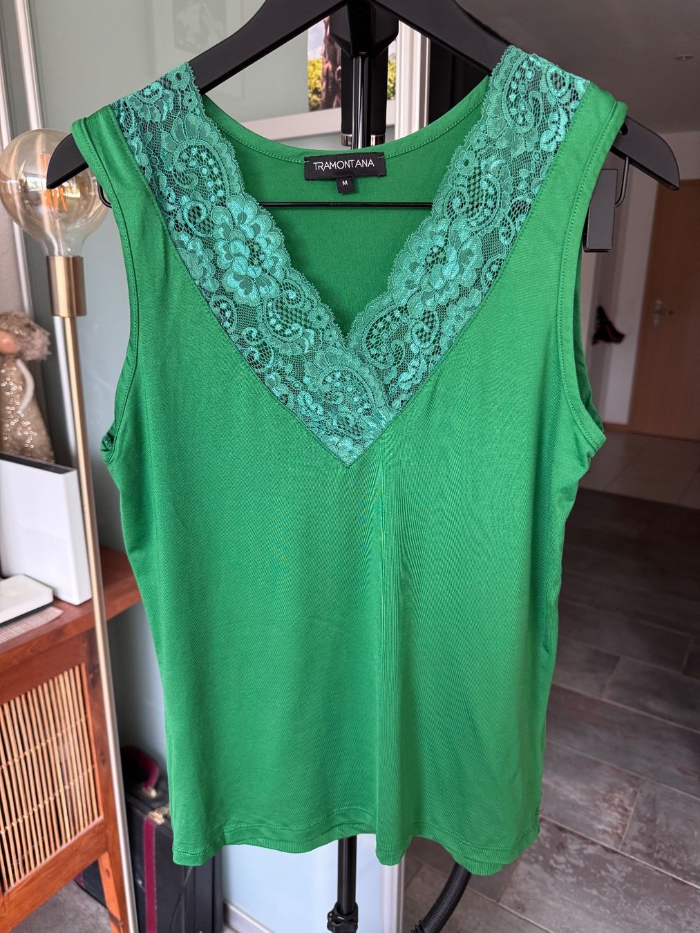 Top: Haut vert Tramontana, dentelle délicate, – Usato da Vuisternens-Romont venduto da gol_xp6p