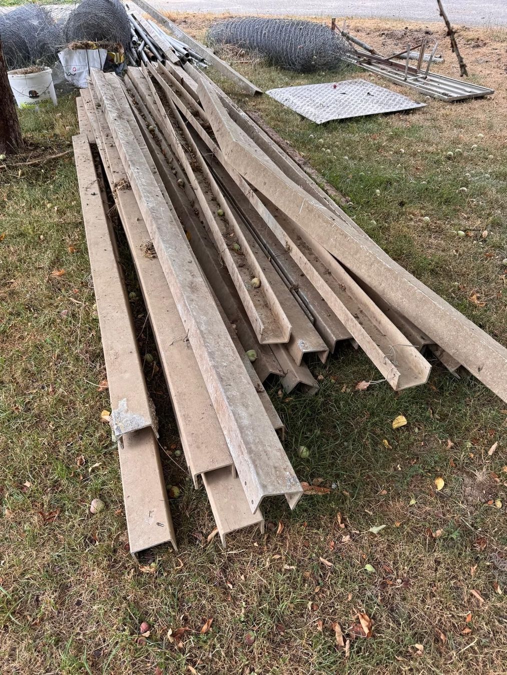 Poutres: Metallprofile lange U-Form Stahlträger – D'occasion à Dulliken par Wildolivetree