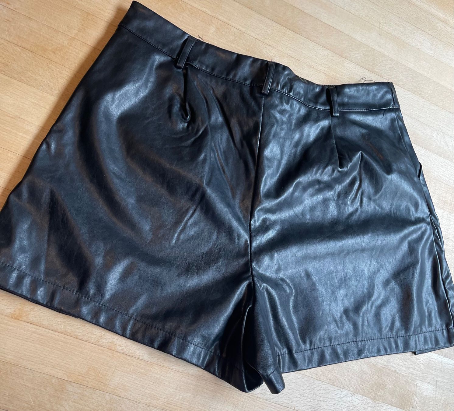 Pantaloni: Shorts – Usato da Meilen venduto da gattous