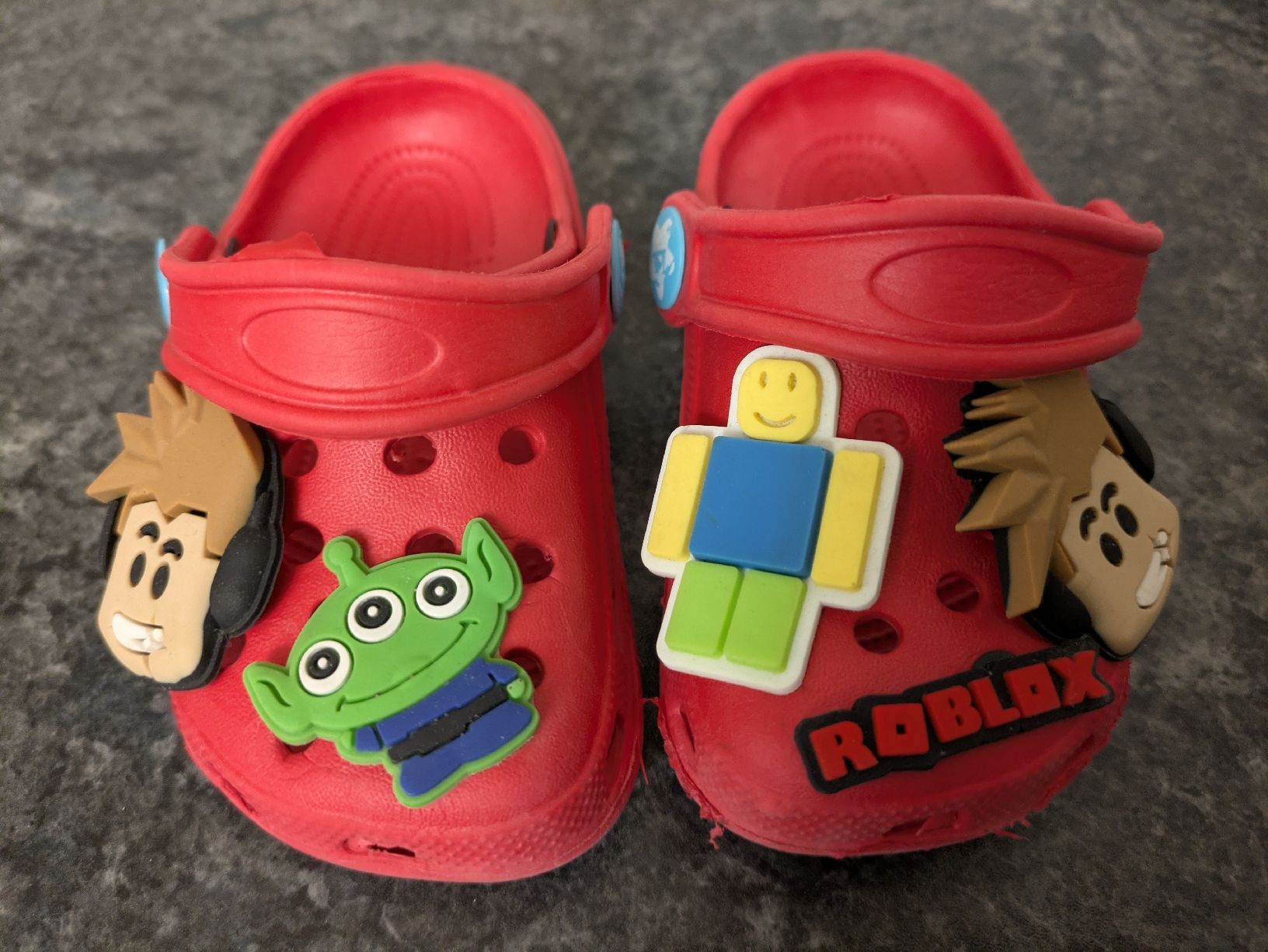 Schuhe für Jungen: Kinder Clogs rot Grösse 20-21  – Gebraucht aus St. Gallen von Lila_238